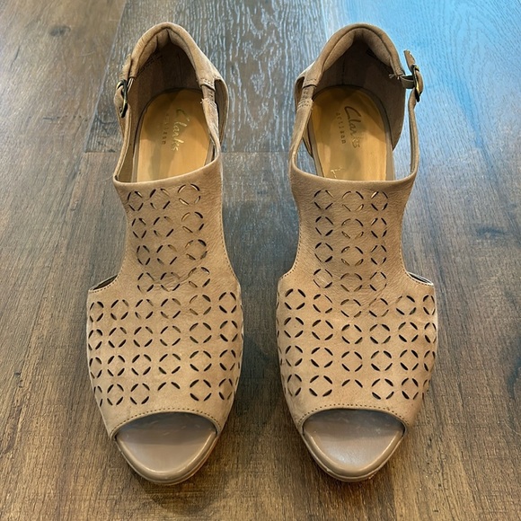 Clarks Artisan Jenness Energy Peep Toe Pump - Picture 2 of 10